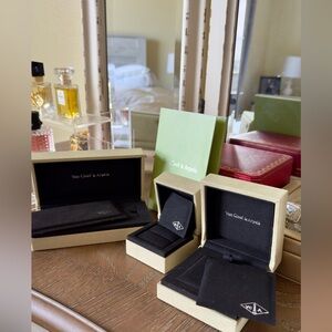 Van Cleef & Arpels boxes
Included: Ring, bracelet, necklace boxes. Brand New.